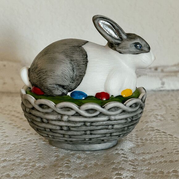 Mosser Glass Hand Painted & Signed Bunny Sitting on Nest of Easter Eggs 4" - Picture 3 of 6
